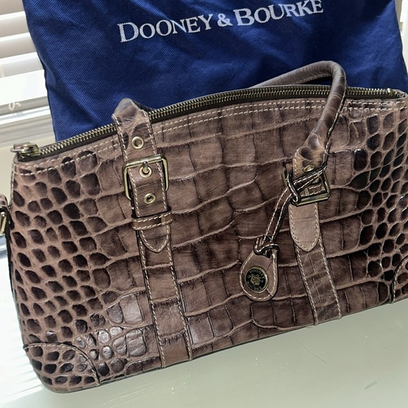 Dooney & Bourke Handbag Nile Collection - Picture 2 of 9